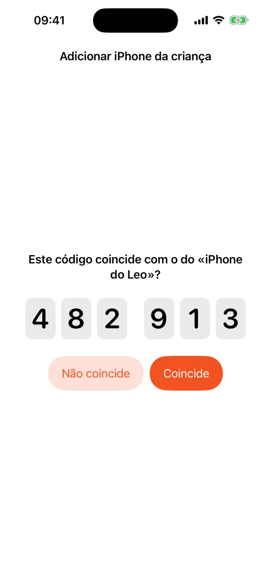 Os dois iPhones mostram o mesmo código de 6 dígitos